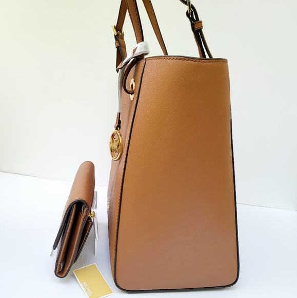 🔥SOLD🔥🌺Michael Kors🌺 WALSH MD Multifunction Tote & Wallet👜 - Picture 4 of 17